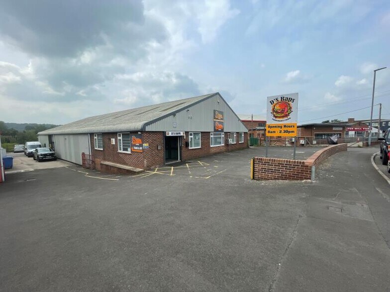 10 Buckland Rd, Yeovil to rent - Building Photo - Image 2 of 2