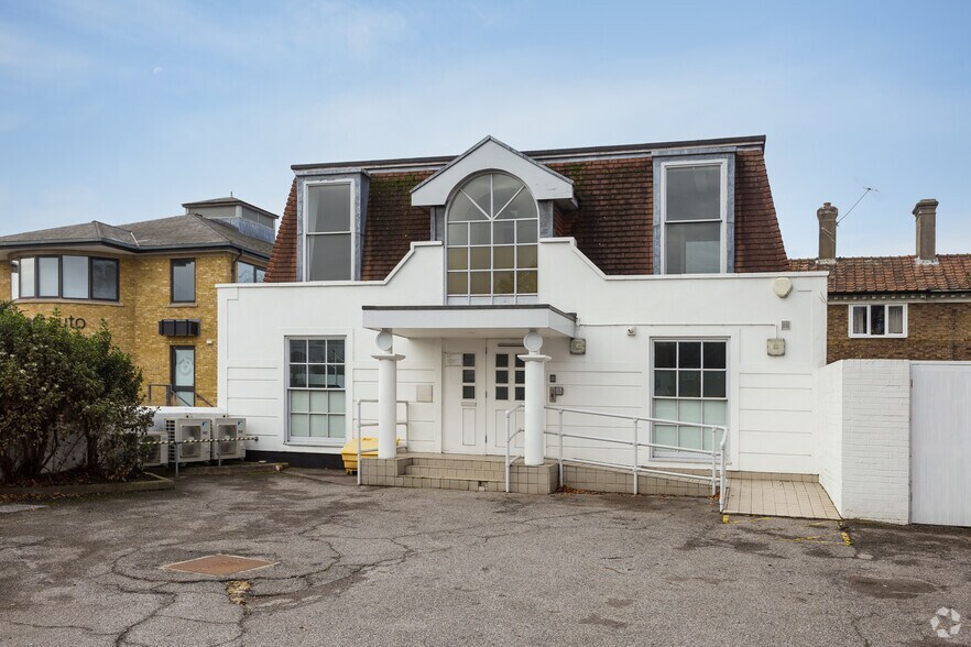 Bridge St, Walton On Thames, KT12 1AP UK