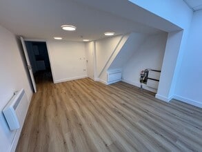 42 High St, Hounslow to rent Interior Photo- Image 2 of 5