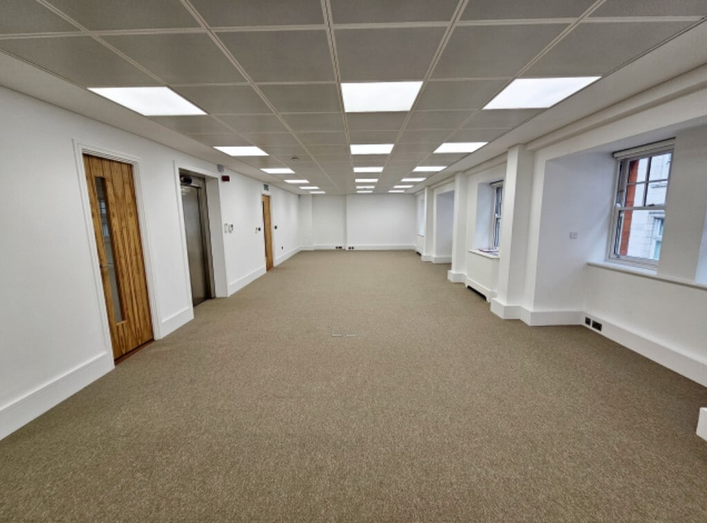 4 Old Park Ln, London to rent Interior Photo- Image 1 of 1