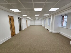 4 Old Park Ln, London to rent Interior Photo- Image 1 of 1