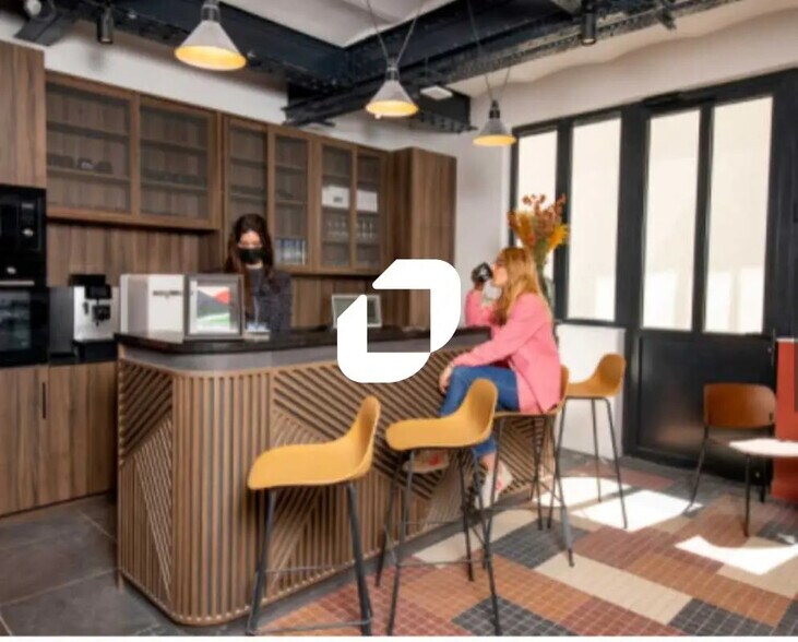 Office in Saint-Ouen-sur-Seine to rent - Interior Photo - Image 2 of 7