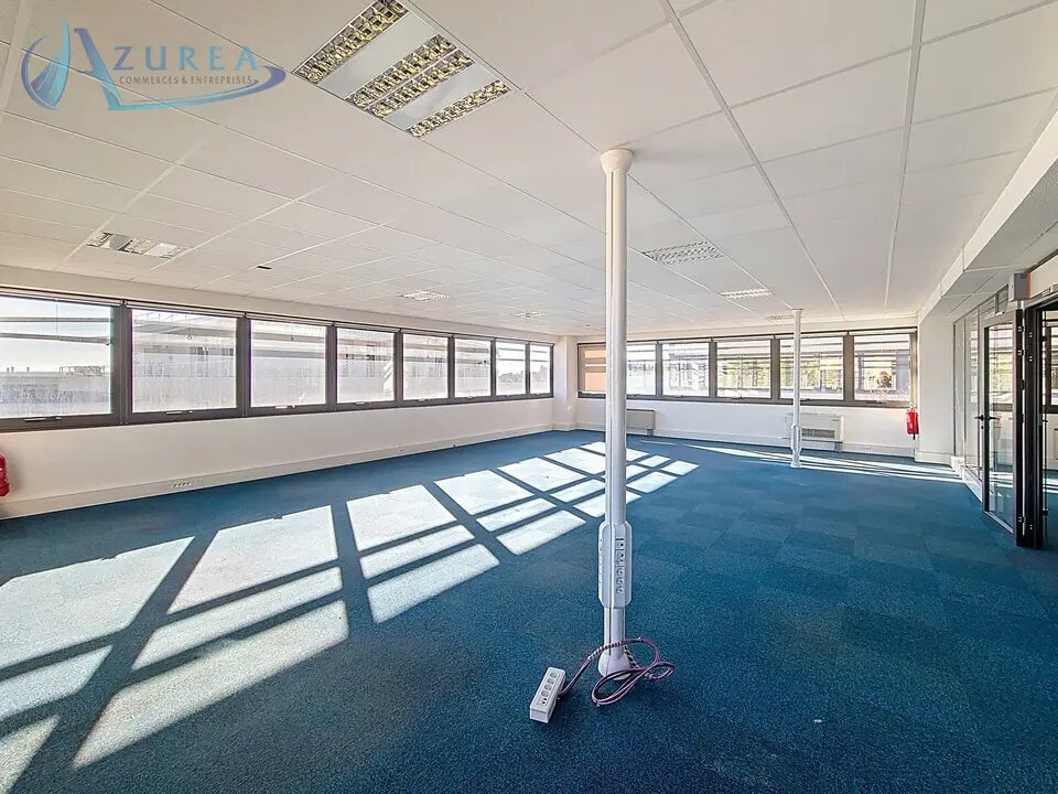 Location Bureaux 190 m² - Photo 1