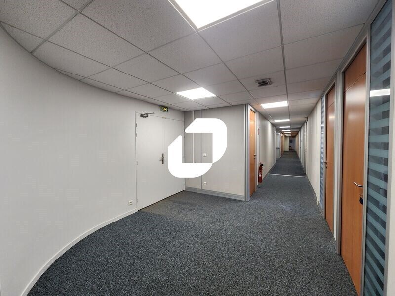 Office in Chatou for sale Interior Photo- Image 1 of 12
