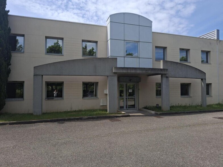 Light Industrial in Saint-Priest to rent - Building Photo - Image 2 of 5