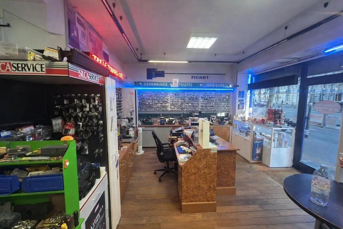 Retail in Paris for sale Interior Photo- Image 1 of 6