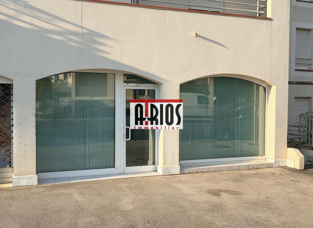 Office in Hyeres for sale Building Photo- Image 1 of 9