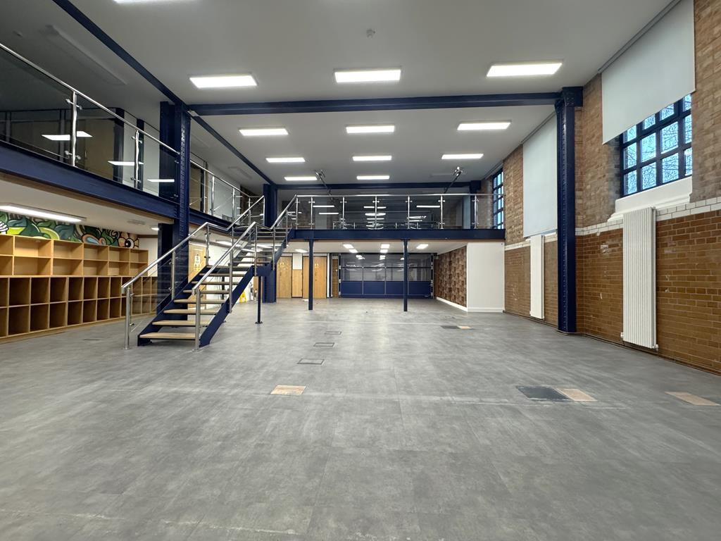 1 Linkfield Rd, Isleworth to rent Interior Photo- Image 1 of 17