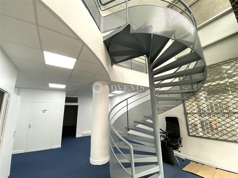 126 Rue Du Landy, Saint-Ouen-sur-Seine to rent - Interior Photo - Image 3 of 8