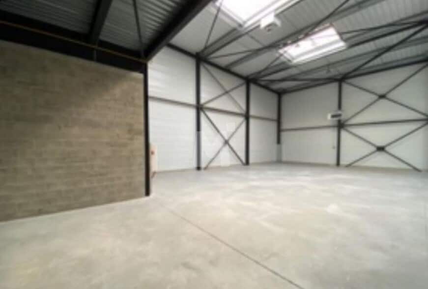 Industrial in Montgeron for sale - Interior Photo - Image 3 of 4
