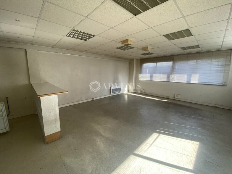 Office in Neuilly-Plaisance to rent - Interior Photo - Image 2 of 6