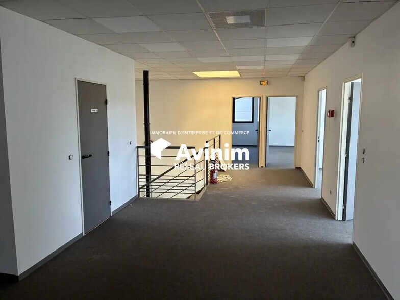 Industrial in Aix-en-Provence to rent - Interior Photo - Image 3 of 13