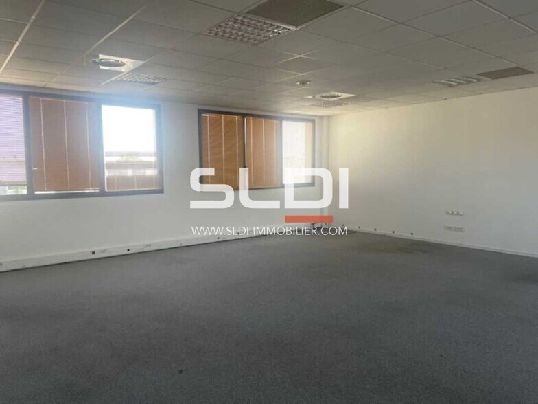 51 Rue Emile Decorps, Villeurbanne to rent - Interior Photo - Image 2 of 8