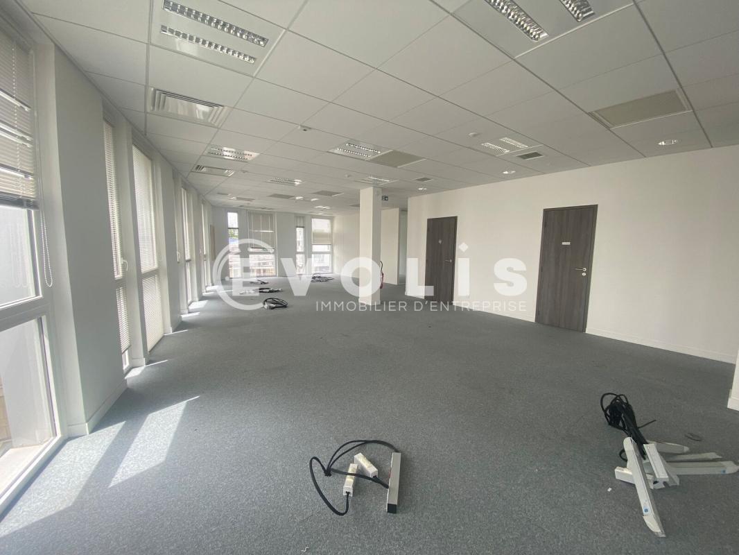 Office in Nogent-sur-Marne to rent Building Photo- Image 1 of 13