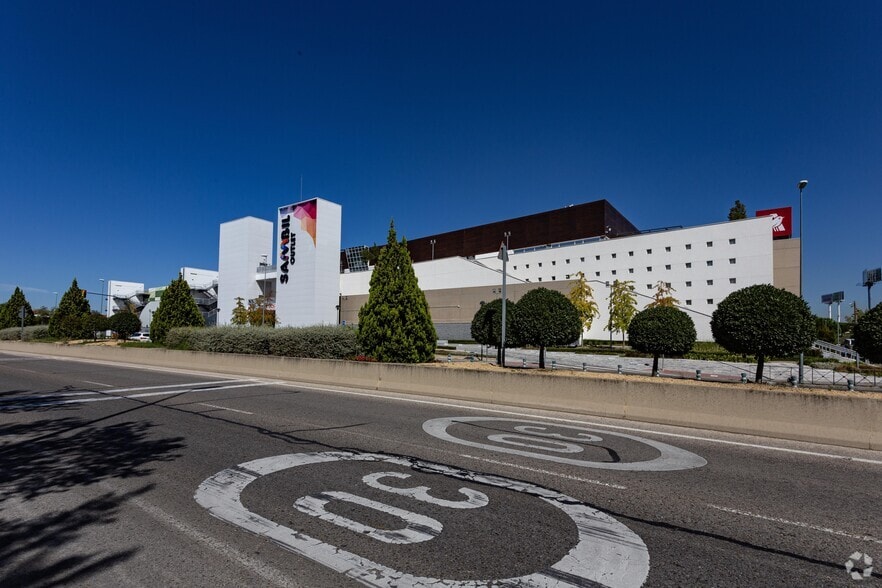 Retail in Leganés, Madrid to rent - Primary Photo - Image 1 of 3