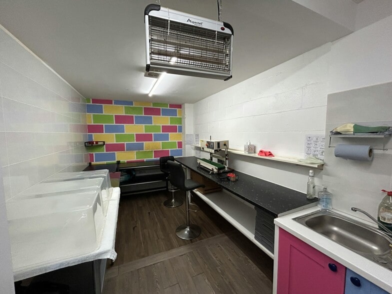 Seymour St, Bootle to rent - Building Photo - Image 3 of 9