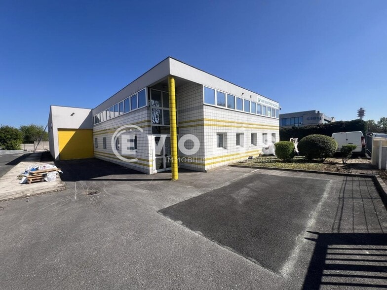 Light Industrial in Champigny-sur-Marne to rent - Building Photo - Image 1 of 15