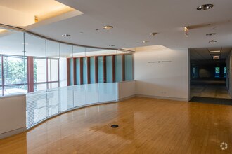 1650 Lake Cook Rd, Deerfield, IL to rent Interior Photo- Image 2 of 10