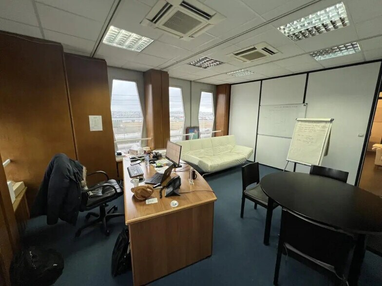 Retail in Thiais for sale - Interior Photo - Image 1 of 11