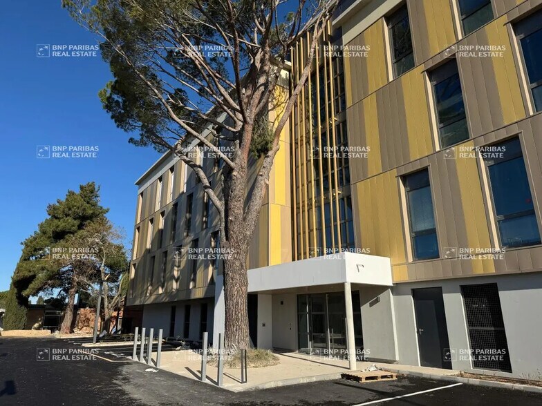 Office in Aix-en-Provence to rent - Building Photo - Image 1 of 17