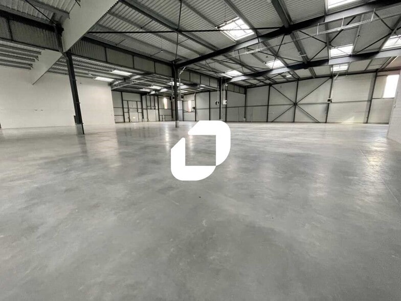Light Industrial in Le Thillay to rent - Building Photo - Image 3 of 8