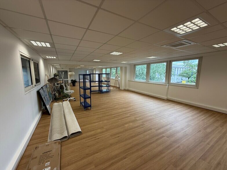 Light Industrial in Aulnay-sous-Bois to rent - Interior Photo - Image 2 of 7