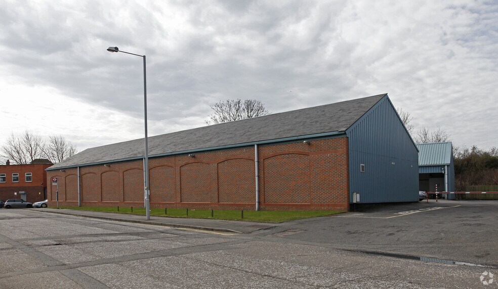 24 Commerce Rd, Brentford for sale - Primary Photo - Image 1 of 1