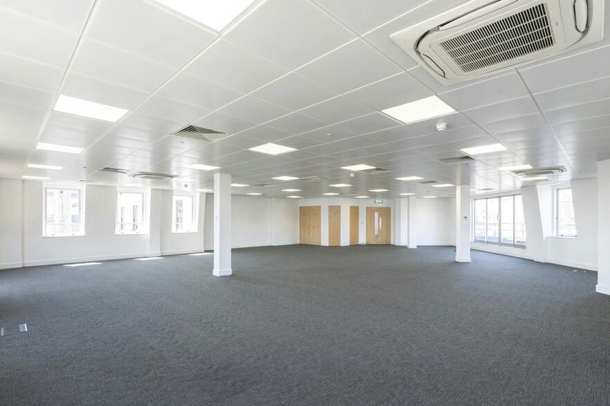 Queens Road Quadrant, Brighton to rent - Building Photo - Image 3 of 15