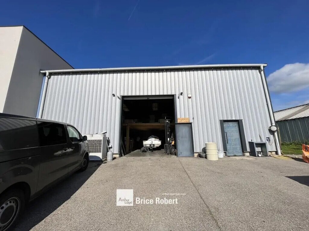 Location Local d'activités 330 m² - Photo 1