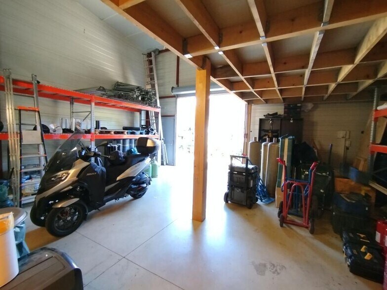 Light Industrial in Toulouse to rent - Interior Photo - Image 3 of 5