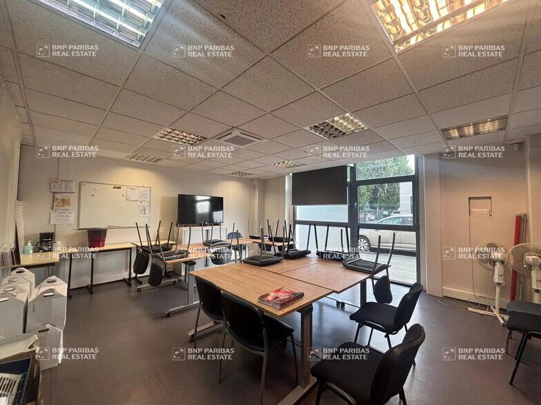 13 Rue Des Entrepreneurs, Marcq-en-Baroeul to rent - Building Photo - Image 3 of 17