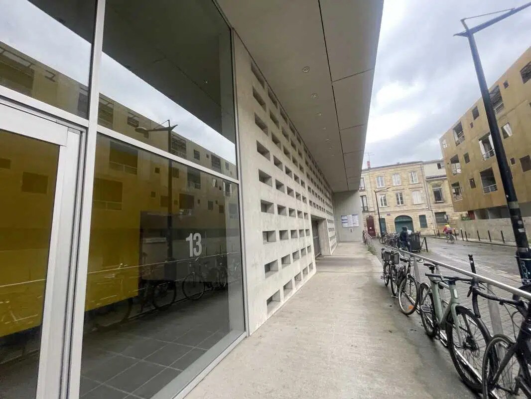Office in Bordeaux to rent Building Photo- Image 1 of 9