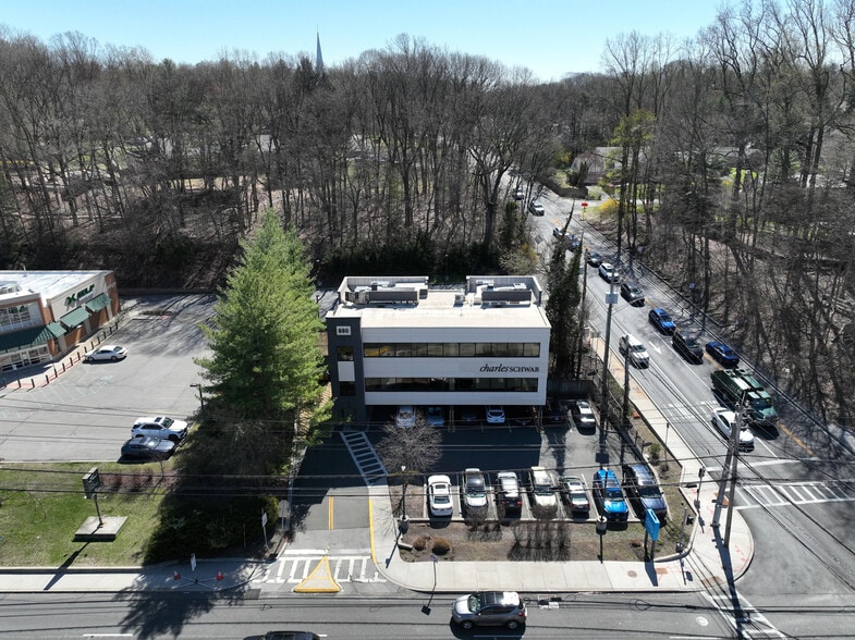 880 Central Park Ave, Scarsdale, NY for sale - Building Photo - Image 2 of 7