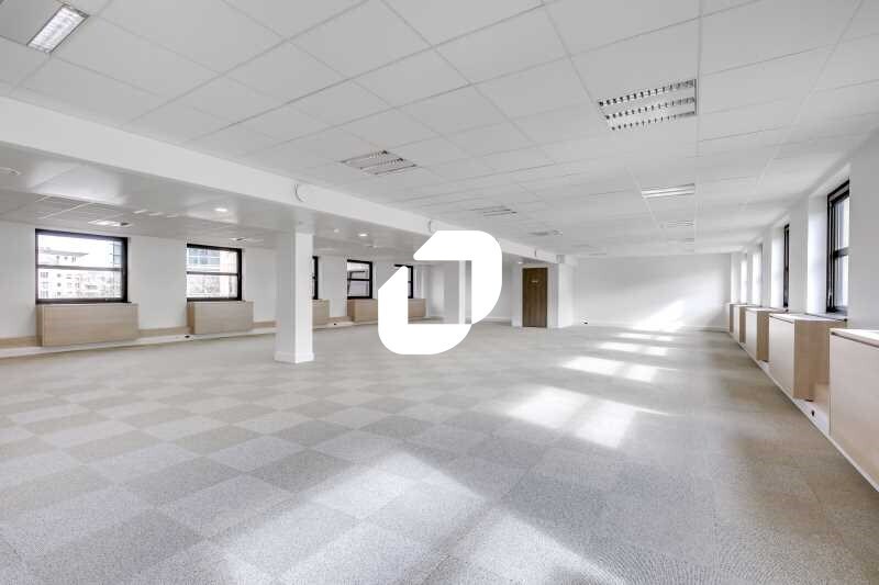 Office in Rueil-Malmaison to rent Interior Photo- Image 1 of 4