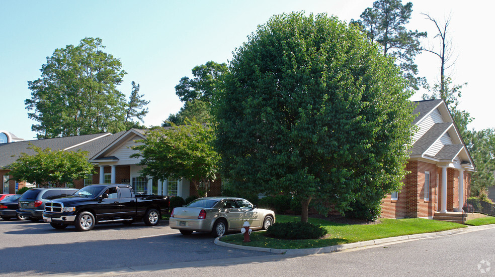 704 Thimble Shoals Blvd, Newport News, VA for sale - Primary Photo - Image 1 of 2