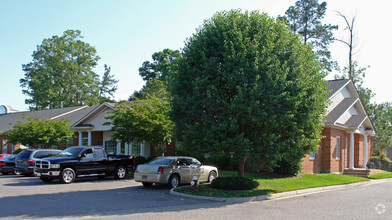 704 Thimble Shoals Blvd, Newport News, VA for sale Primary Photo- Image 1 of 3