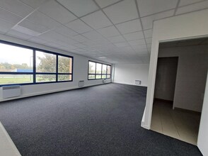Light Industrial in Moissy-Cramayel to rent Interior Photo- Image 2 of 6