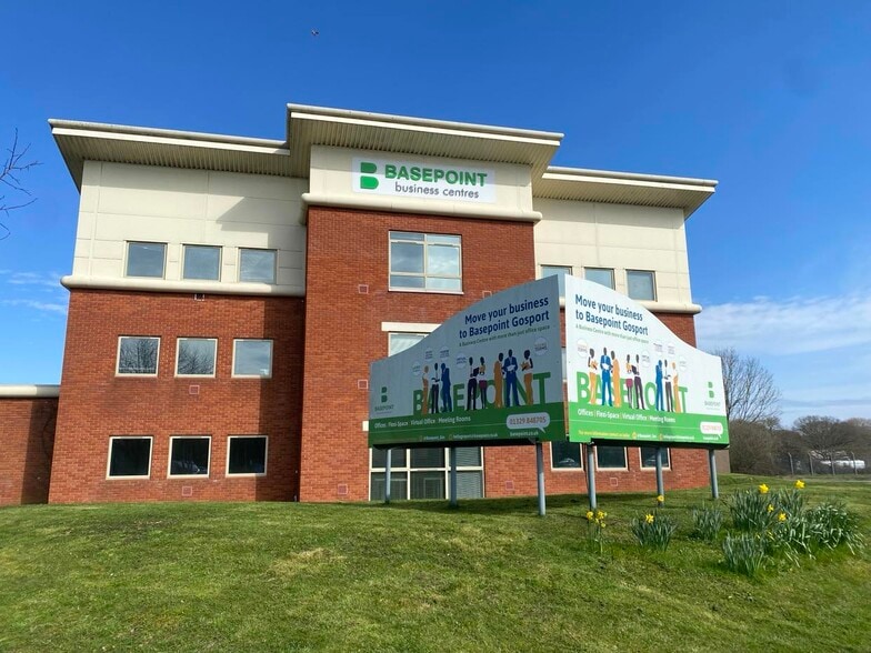 Aerodrome Rd, Gosport to rent - Building Photo - Image 2 of 15