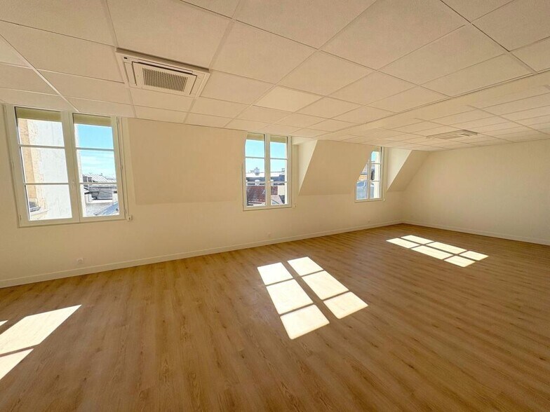 Office in Saint-Germain-en-Laye for sale - Building Photo - Image 3 of 13