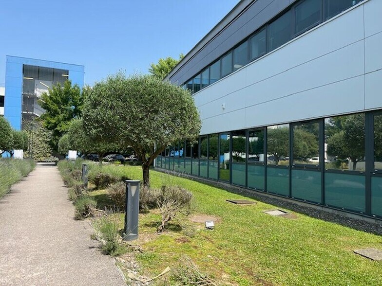 Office in Labège to rent - Building Photo - Image 2 of 12