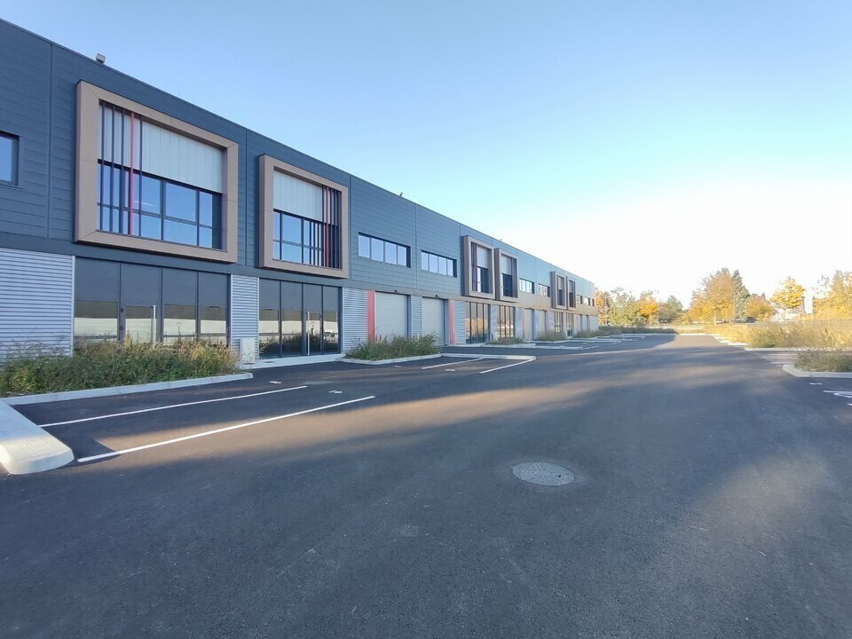 Light Industrial in Saint-Quentin-Fallavier to rent Building Photo- Image 1 of 10