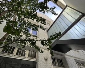 47 Rue Louise Michel, Levallois-Perret to rent Building Photo- Image 1 of 14