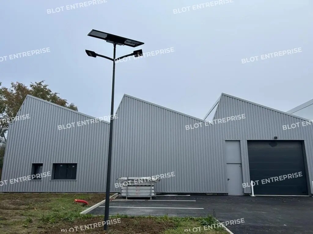 Industrial in Carquefou to rent Building Photo- Image 1 of 12