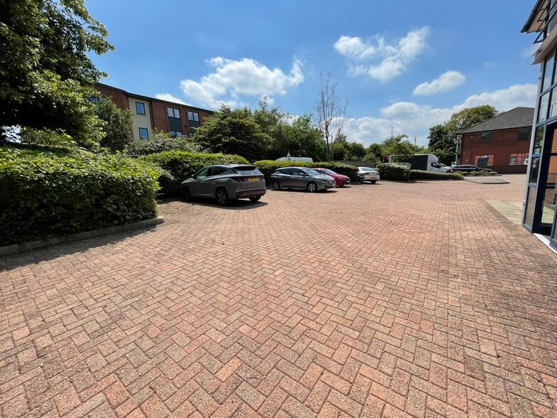 Ruddington Ln, Nottingham to rent - Building Photo - Image 3 of 3