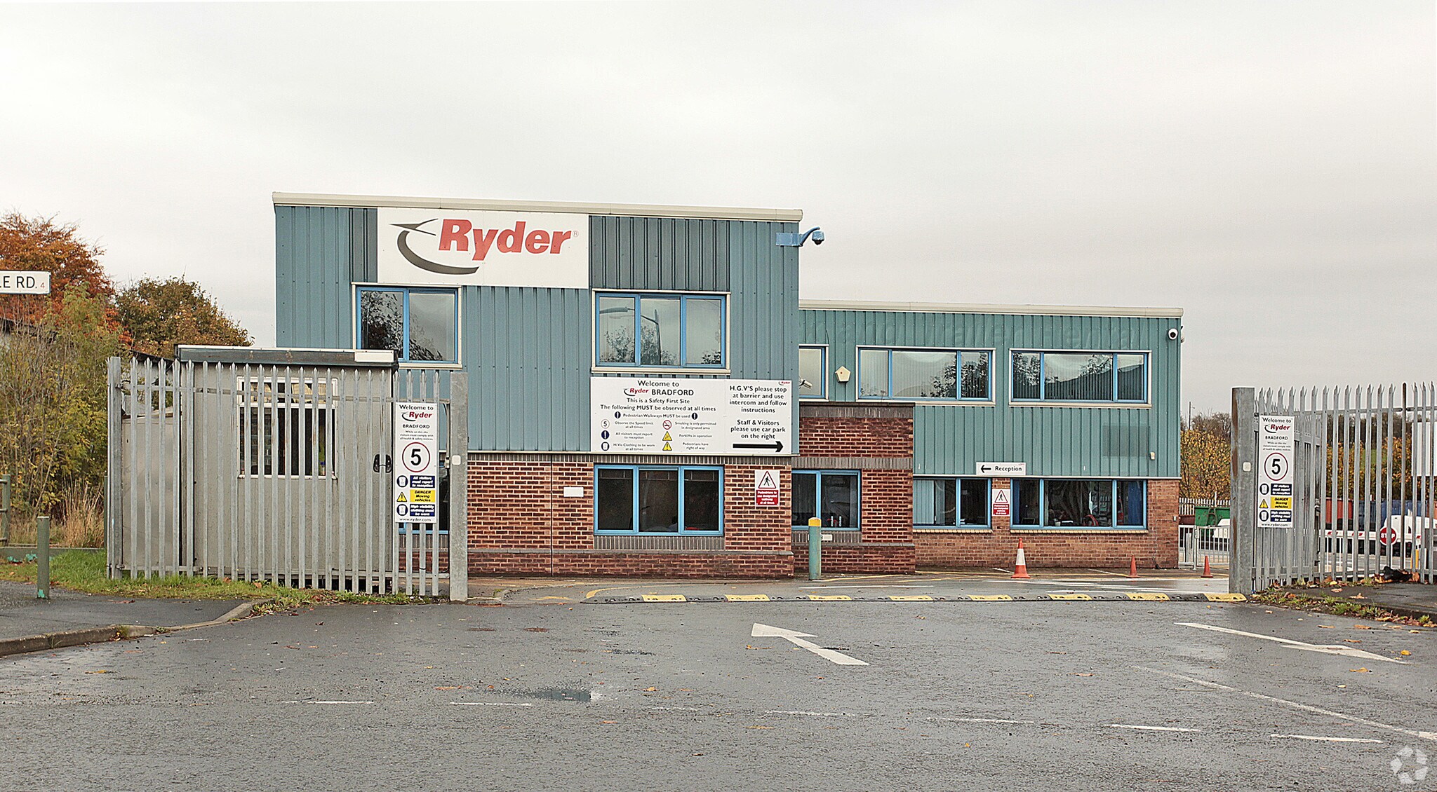 Wharfedale Rd, Bradford to rent Primary Photo- Image 1 of 3