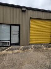 11220 S Highway 6, Sugar Land, TX to rent Interior Photo- Image 1 of 5