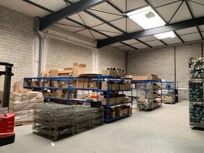 Light Industrial in Alfortville to rent Interior Photo- Image 1 of 2