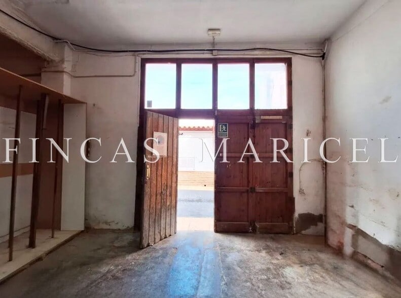 Retail in Sitges, Barcelona to rent - Interior Photo - Image 2 of 2