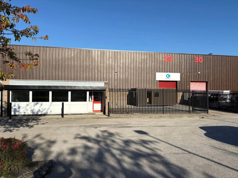 Rufford Court, Hardwick Grange, Warrington to rent - Building Photo - Image 2 of 25