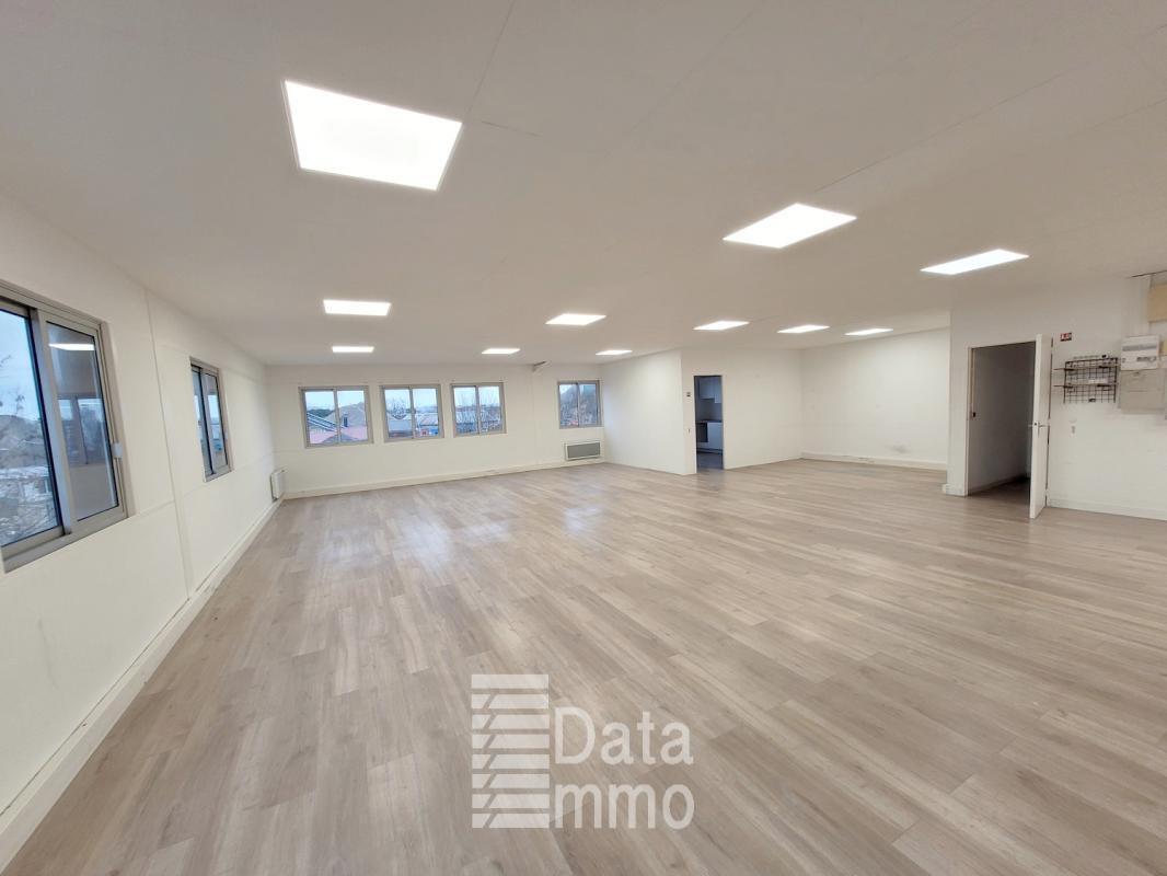 Office in Neuilly-sur-Marne to rent Building Photo- Image 1 of 20